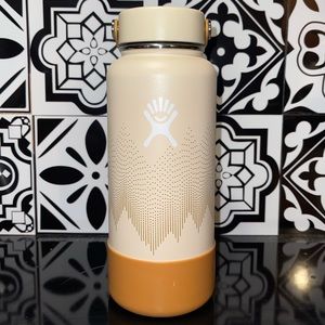 Hydro Flask Limited Edition Wonder Wide-Mouth Vacuum Water Bottle - 32 fl. oz.